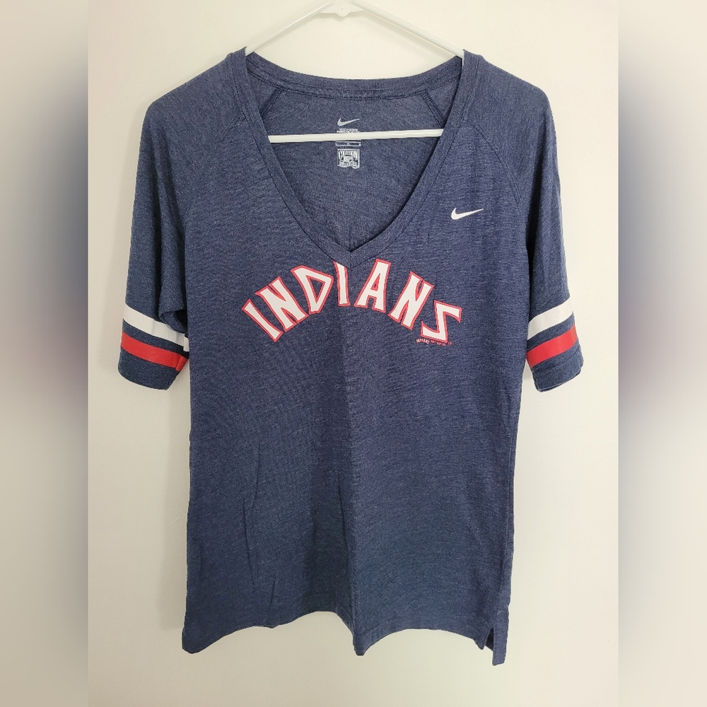 Ladies Large V Neck Cleveland Indians / Guardians Tee
